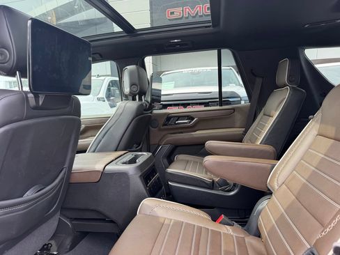 Used 2025 GMC Yukon Denali Ultimate AWD/4WD image 18