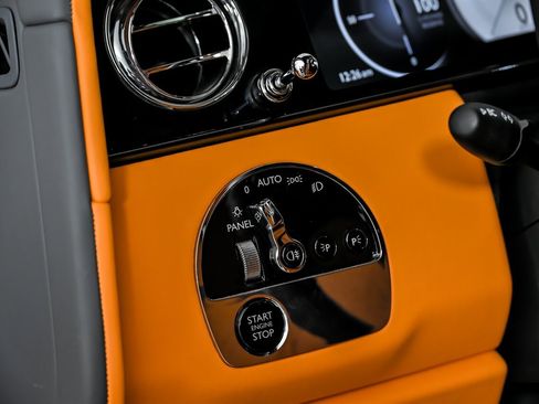 Used 2025 Rolls-Royce Cullinan image 28