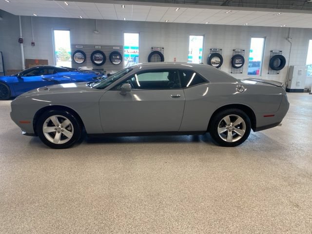 Used 2022 Dodge Challenger SXT RWD image 9