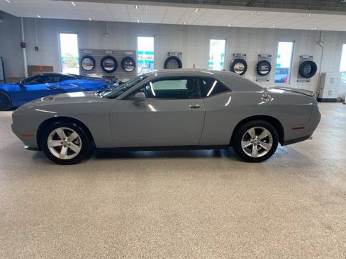 Used 2022 Dodge Challenger SXT RWD image 9