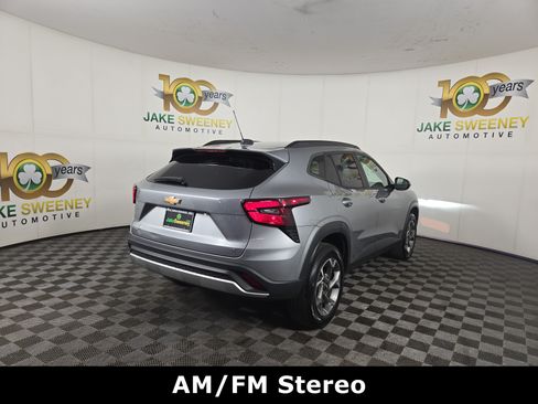 Certified 2024 Chevrolet Trax LT w/ LT Convenience Package FWD image 9