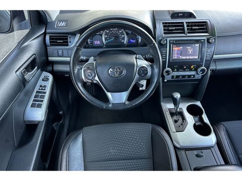 Used 2014 Toyota Camry SE image 15