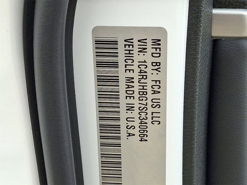 New 2025 Jeep Grand Cherokee Limited w/ Black Appearance Package image 12