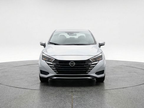Used 2025 Nissan Versa SV image 2