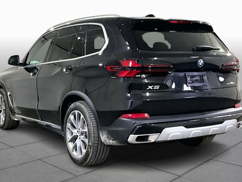 New 2026 BMW X5 xDrive50e w/ Premium Package AWD/4WD image 3