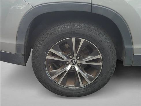 Used 2019 Toyota Highlander LE FWD image 28