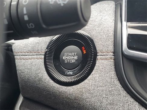 Used 2023 Jeep Compass Latitude image 24