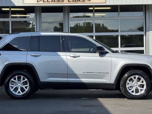 Used 2022 Jeep Grand Cherokee Limited RWD image 2