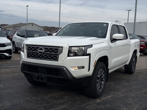Certified 2022 Nissan Frontier SV image 2