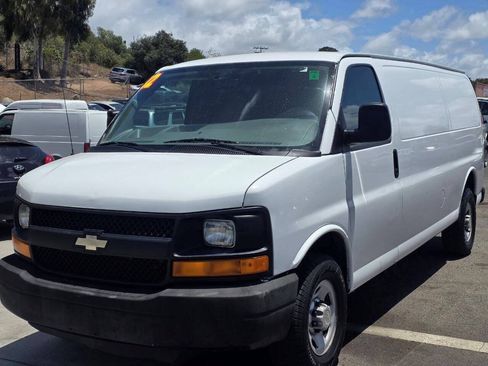 Used 2012 Chevrolet Express 2500 Extended RWD image 3