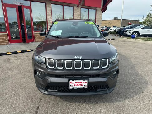 Used 2022 Jeep Compass Latitude w/ Convenience Group AWD/4WD image 2