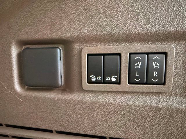 Used 2021 GMC Yukon Denali w/ Denali Premium Package AWD/4WD image 12
