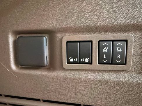 Used 2021 GMC Yukon Denali w/ Denali Premium Package AWD/4WD image 12
