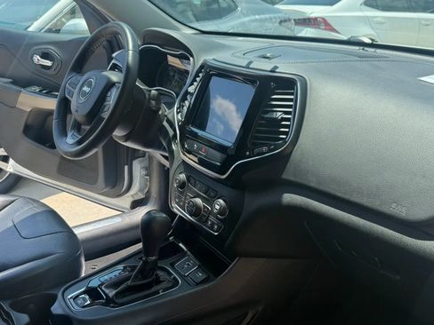 Used 2019 Jeep Cherokee Limited FWD image 14
