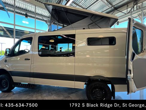 Used 2025 Mercedes-Benz Sprinter 2500 image 5