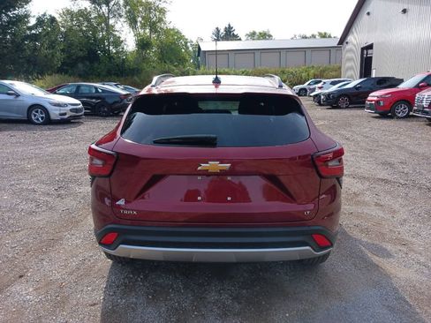 Used 2025 Chevrolet Trax LT w/ LT Convenience Package FWD image 6