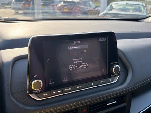 Used 2025 Nissan Rogue SV AWD/4WD image 20