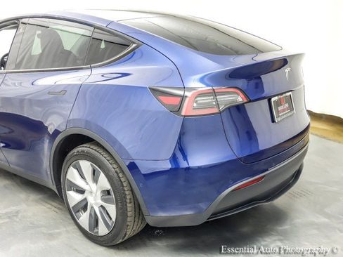 Used 2022 Tesla Model Y Long Range AWD/4WD image 9