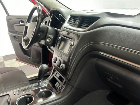 Used 2017 Chevrolet Traverse LT w/ Style and Technology Package FWD image 19