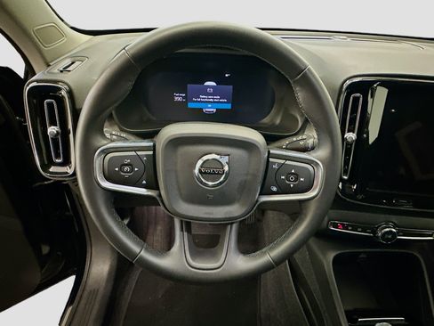 Used 2025 Volvo XC40 B5 Plus AWD/4WD image 18