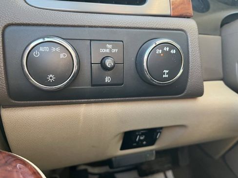 Used 2014 Chevrolet Silverado 2500 LTZ w/ LTZ Plus Package image 14