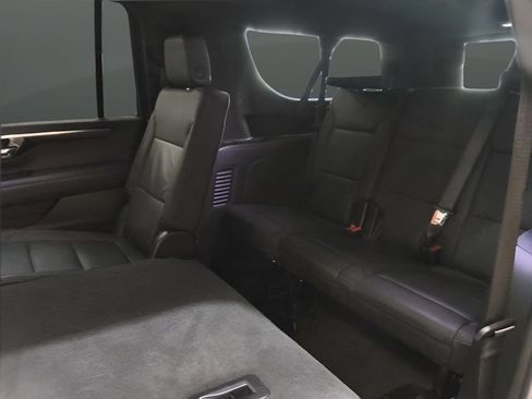 Used 2025 Chevrolet Suburban Z71 AWD/4WD image 23