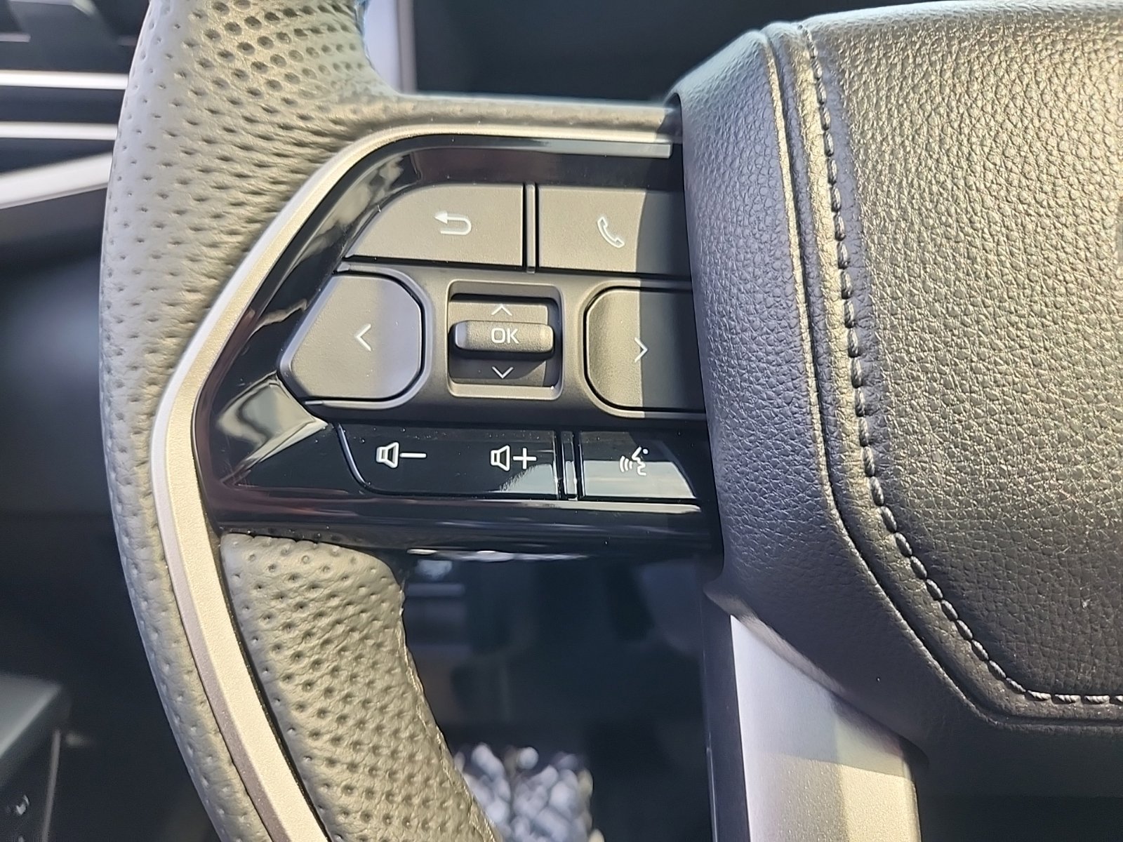 Used 2026 Toyota Sequoia Platinum AWD/4WD image 21