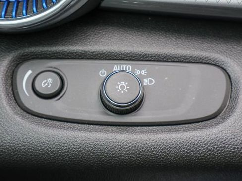 Certified 2025 Chevrolet Trax LT w/ LT Convenience Package FWD image 18