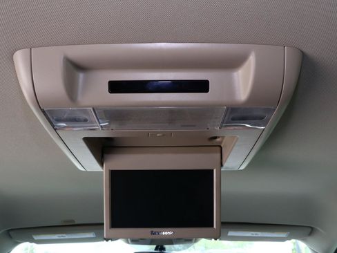 Used 2017 Chevrolet Traverse LT w/ Traveler's Package FWD image 13