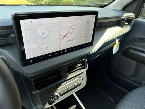 New 2025 Ford Maverick XLT w/ XLT Luxury Package image 17