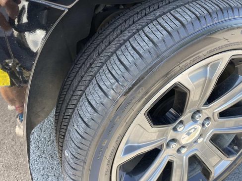 Used 2018 Chevrolet Tahoe Premier AWD/4WD image 34