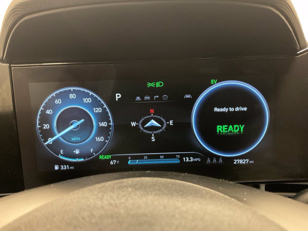 Used 2025 Hyundai Elantra Limited FWD image 2