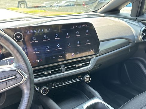 Used 2025 Chevrolet Equinox EV LT FWD image 5