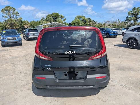 Certified 2022 Kia Soul LX FWD image 7