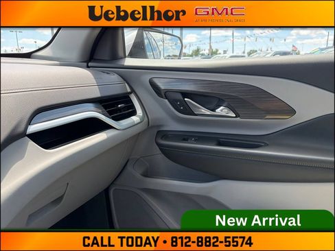 Used 2023 GMC Terrain SLT FWD image 32