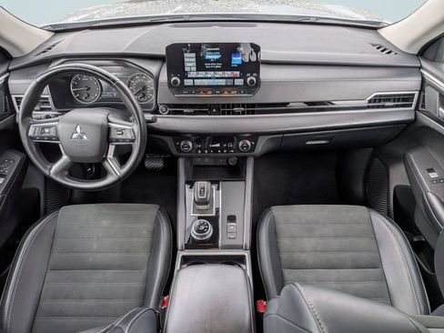 Used 2024 Mitsubishi Outlander SE FWD image 14