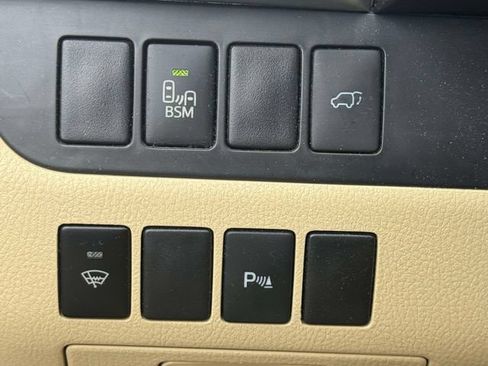 Used 2016 Toyota Highlander Limited w/ Protection Package #3 AWD/4WD image 26