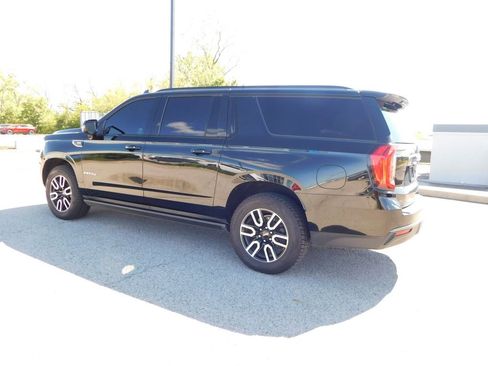 Used 2021 GMC Yukon XL AT4 w/ AT4 Premium Plus Package AWD/4WD image 5