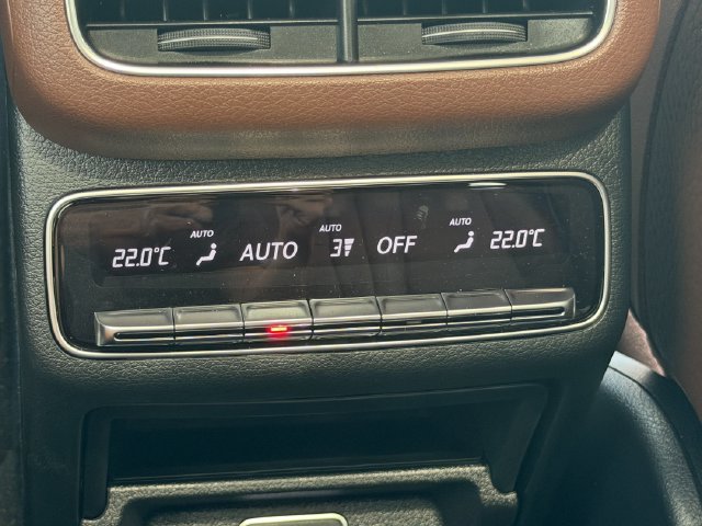 Used 2025 Mercedes-Benz GLS 450 4MATIC image 12
