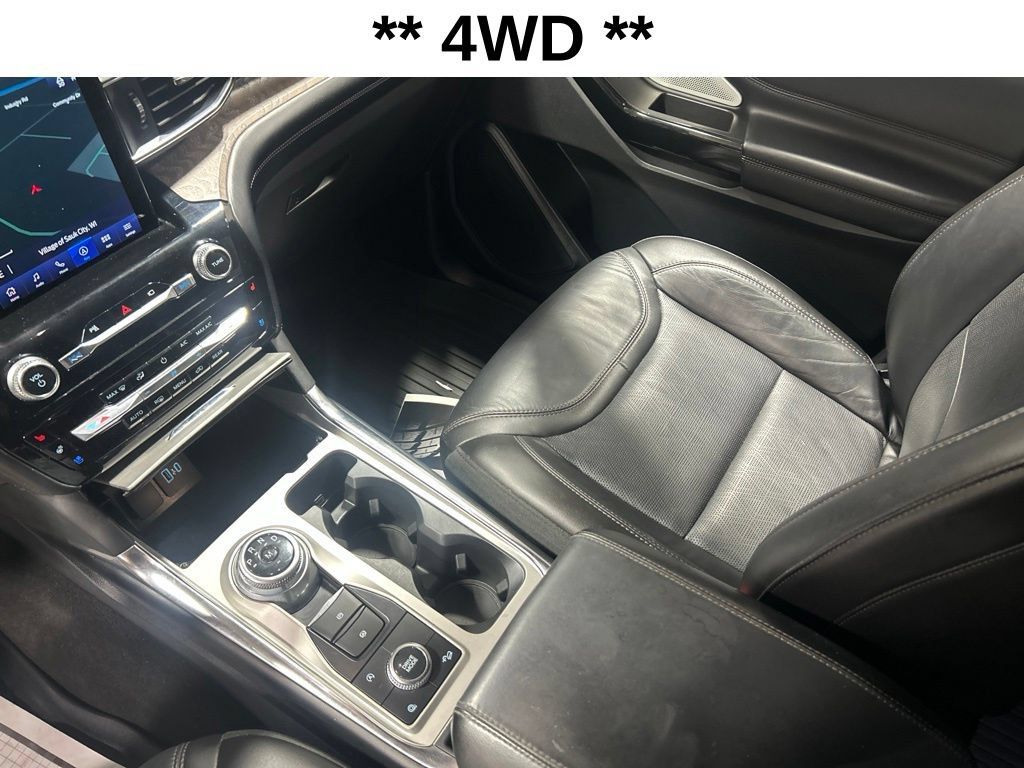 Used 2022 Ford Explorer Platinum w/ Equipment Group 601A AWD/4WD image 6