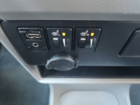 Used 2017 Toyota Sienna XLE Premium image 24