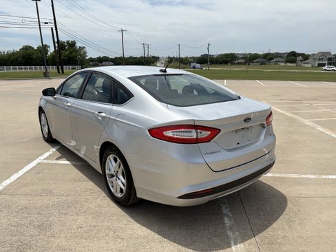 Used 2015 Ford Fusion SE FWD image 3