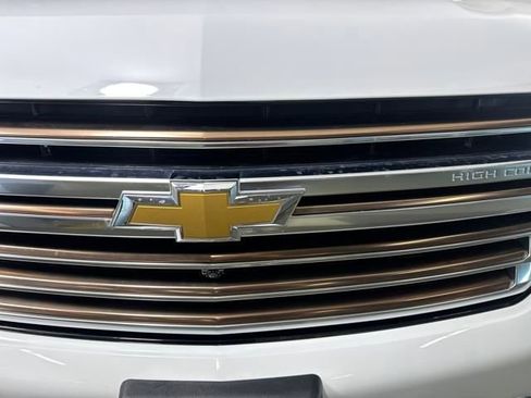 Used 2023 Chevrolet Suburban High Country image 9