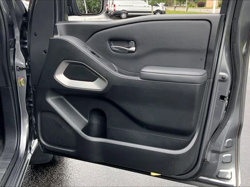 Used 2022 Nissan Frontier SV w/ Technology Package RWD image 22
