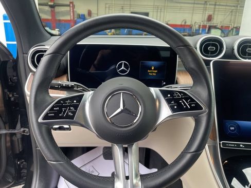 Used 2024 Mercedes-Benz GLC 300 4MATIC image 13