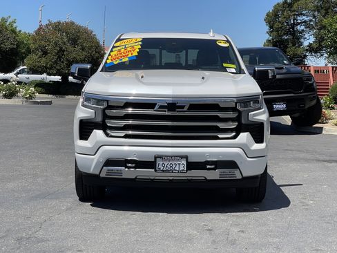 Used 2023 Chevrolet Silverado 1500 High Country w/ High Country Premium Package AWD/4WD image 3