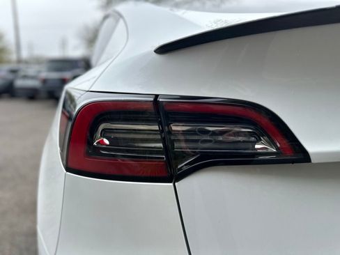 Used 2022 Tesla Model Y Performance image 10