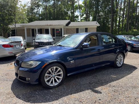 Used 2011 BMW 328i xDrive Sedan AWD/4WD image 2