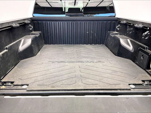 Used 2022 Toyota Tacoma TRD Off-Road image 26