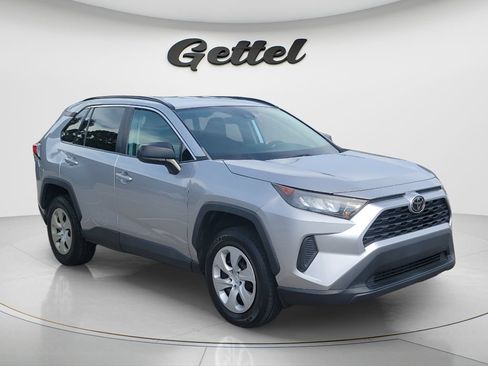 Used 2021 Toyota RAV4 LE FWD image 2